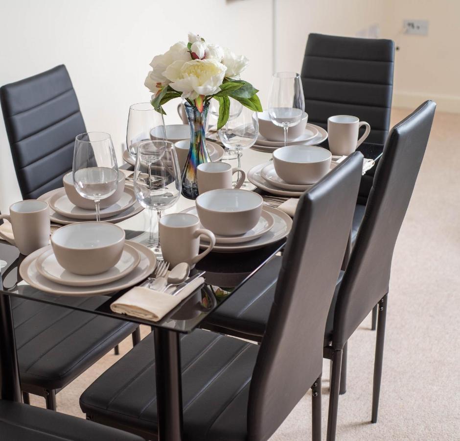 Virexxa Bletchley - Executive Suite - 2Bed Flat With Free Parking Milton Keynes Exterior foto