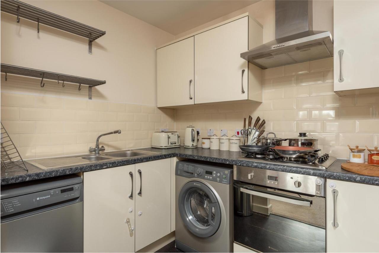 Virexxa Bletchley - Executive Suite - 2Bed Flat With Free Parking Milton Keynes Exterior foto